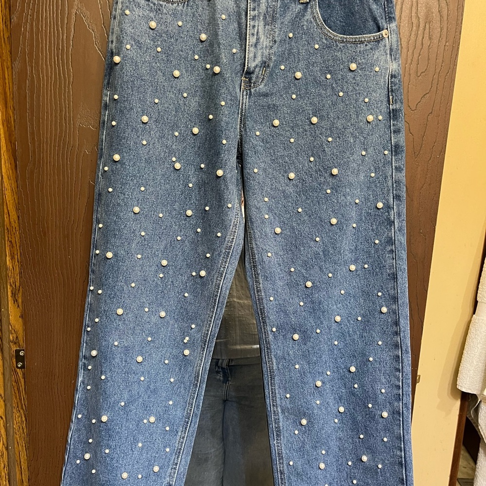 Pearl-Embellished*Beginnings boutique* Asymmetrical waist*Barrel jean